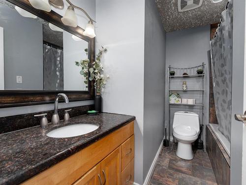 5216 146 Avenue, Edmonton, AB - Indoor Photo Showing Bathroom