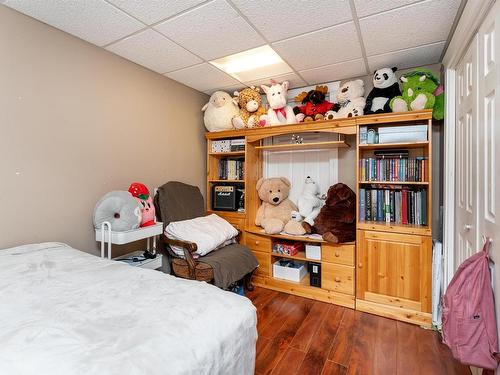 5216 146 Avenue, Edmonton, AB - Indoor Photo Showing Bedroom