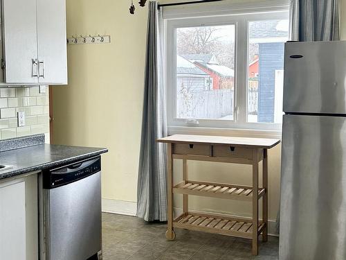 11836 95 Street, Edmonton, AB - Indoor Photo Showing Kitchen