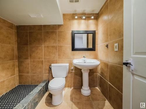 228 Whiston Road, Edmonton, AB - Indoor Photo Showing Bathroom