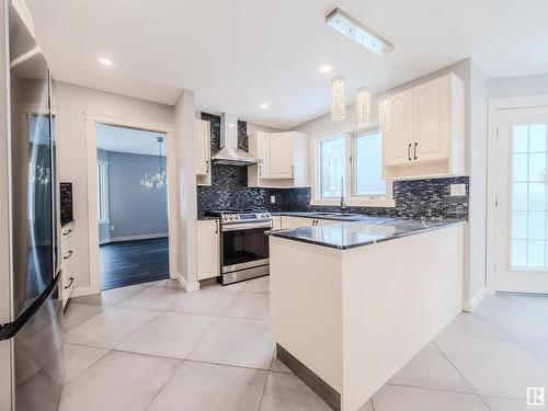 228 Whiston Road, Edmonton, AB - Indoor Photo Showing Kitchen