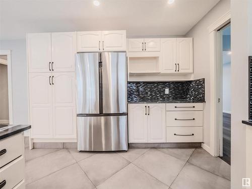 228 Whiston Road, Edmonton, AB - Indoor Photo Showing Kitchen