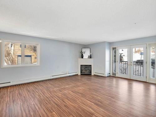 211 10403 98 Avenue, Edmonton, AB - Indoor Photo Showing Living Room