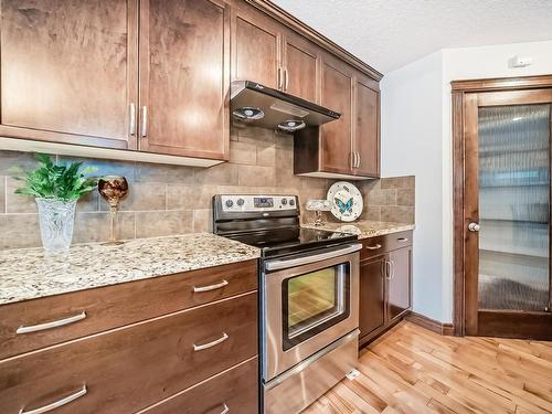 2674 Anderson Crescent, Edmonton, AB - Indoor Photo Showing Kitchen With Upgraded Kitchen