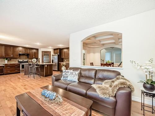 2674 Anderson Crescent, Edmonton, AB - Indoor Photo Showing Living Room