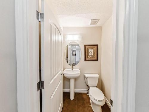 2674 Anderson Crescent, Edmonton, AB - Indoor Photo Showing Bathroom