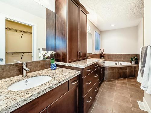 2674 Anderson Crescent, Edmonton, AB - Indoor Photo Showing Bathroom