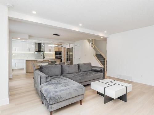 9404 173 Street, Edmonton, AB - Indoor Photo Showing Living Room