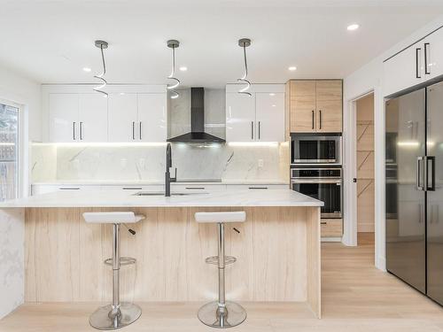 9404 173 Street, Edmonton, AB - Indoor Photo Showing Kitchen With Upgraded Kitchen