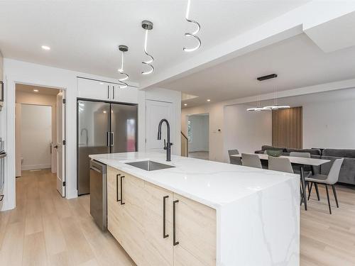 9404 173 Street, Edmonton, AB - Indoor Photo Showing Kitchen With Upgraded Kitchen