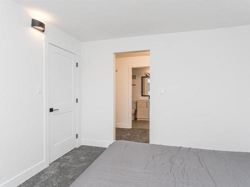 9404 173 Street, Edmonton, AB - Indoor Photo Showing Bedroom