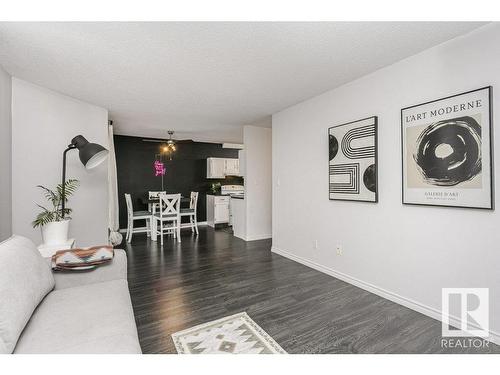 301 10826 113 Street, Edmonton, AB - Indoor Photo Showing Living Room