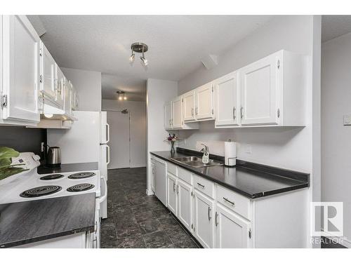 301 10826 113 Street, Edmonton, AB - Indoor Photo Showing Kitchen