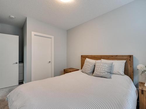 1311 Hainstock Way, Edmonton, AB - Indoor Photo Showing Bedroom