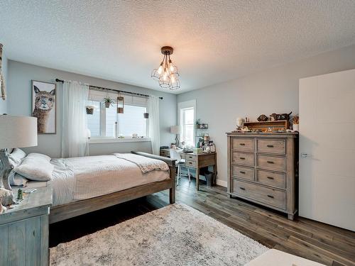 1311 Hainstock Way, Edmonton, AB - Indoor Photo Showing Bedroom