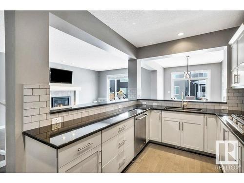 5363 Schonsee Drive, Edmonton, AB - Indoor Photo Showing Kitchen With Upgraded Kitchen