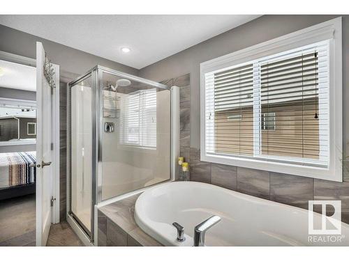 5363 Schonsee Drive, Edmonton, AB - Indoor Photo Showing Bathroom