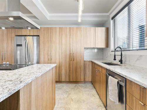 10922 96 Street, Edmonton, AB - Indoor Photo Showing Kitchen With Upgraded Kitchen