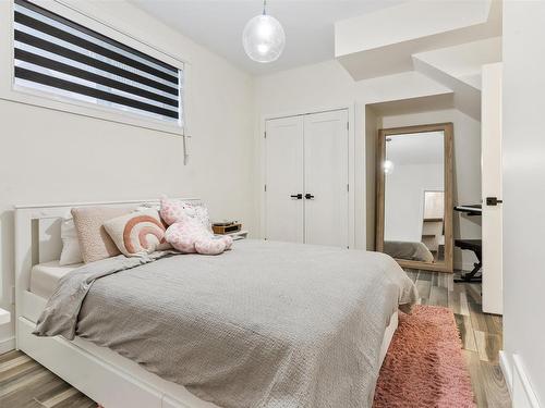 10922 96 Street, Edmonton, AB - Indoor Photo Showing Bedroom