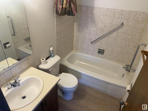 9234 179 Avenue, Edmonton, AB - Indoor Photo Showing Bathroom