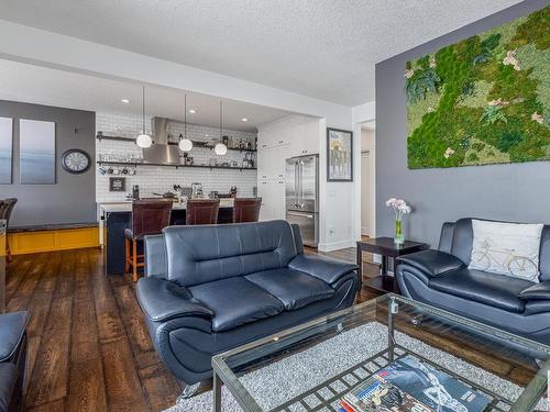 7904 Summerside Grande Boulevard, Edmonton, AB - Indoor Photo Showing Living Room