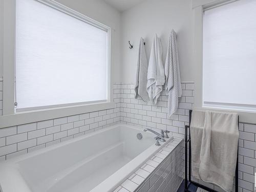 7904 Summerside Grande Boulevard, Edmonton, AB - Indoor Photo Showing Bathroom