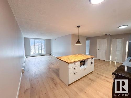 9219 111 Avenue, Edmonton, AB - Indoor Photo Showing Other Room