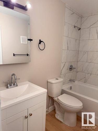 9219 111 Avenue, Edmonton, AB - Indoor Photo Showing Bathroom