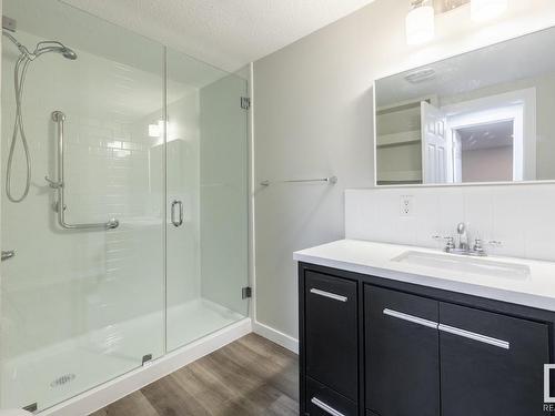 23 The Pkwy, Edmonton, AB - Indoor Photo Showing Bathroom