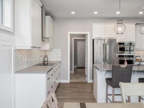 2252 Kelly Crescent, Edmonton, AB - Indoor Photo Showing Kitchen With Upgraded Kitchen