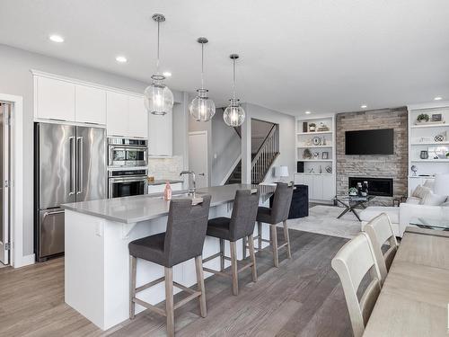 2252 Kelly Crescent, Edmonton, AB - Indoor Photo Showing Kitchen With Fireplace With Upgraded Kitchen