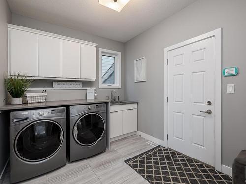 2252 Kelly Crescent, Edmonton, AB - Indoor Photo Showing Laundry Room