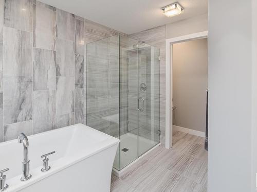 2252 Kelly Crescent, Edmonton, AB - Indoor Photo Showing Bathroom