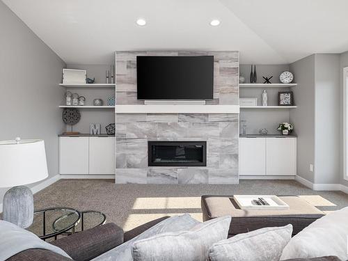 2252 Kelly Crescent, Edmonton, AB - Indoor Photo Showing Living Room With Fireplace