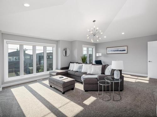 2252 Kelly Crescent, Edmonton, AB - Indoor Photo Showing Living Room