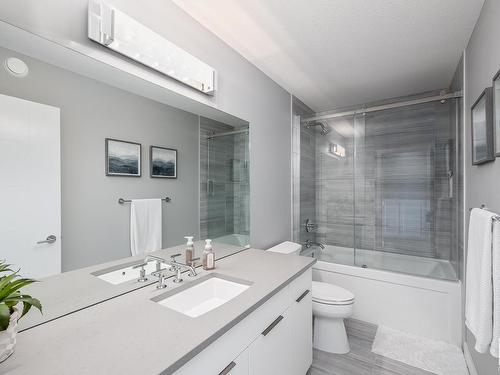 2252 Kelly Crescent, Edmonton, AB - Indoor Photo Showing Bathroom