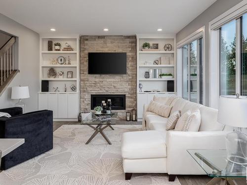 2252 Kelly Crescent, Edmonton, AB - Indoor Photo Showing Living Room With Fireplace