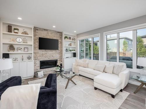 2252 Kelly Crescent, Edmonton, AB - Indoor Photo Showing Living Room With Fireplace