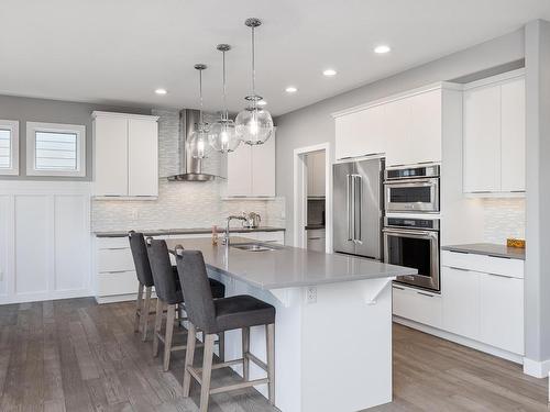 2252 Kelly Crescent, Edmonton, AB - Indoor Photo Showing Kitchen With Upgraded Kitchen