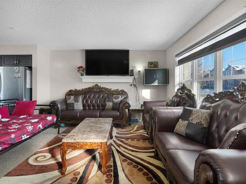 2004 32 Street, Edmonton, AB - Indoor Photo Showing Living Room