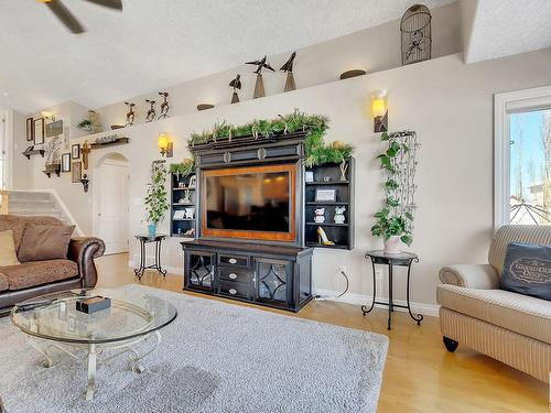 16127 76 Street, Edmonton, AB - Indoor Photo Showing Living Room