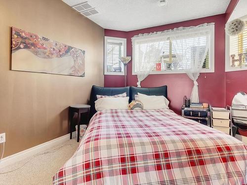 16127 76 Street, Edmonton, AB - Indoor Photo Showing Bedroom