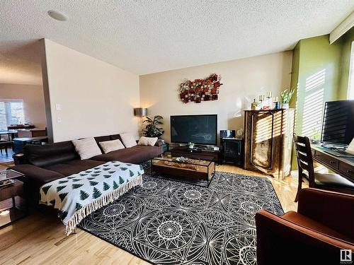 53 8403 164 Avenue, Edmonton, AB - Indoor Photo Showing Living Room