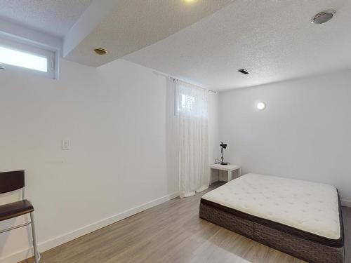 15004 88 Street, Edmonton, AB - Indoor Photo Showing Bedroom