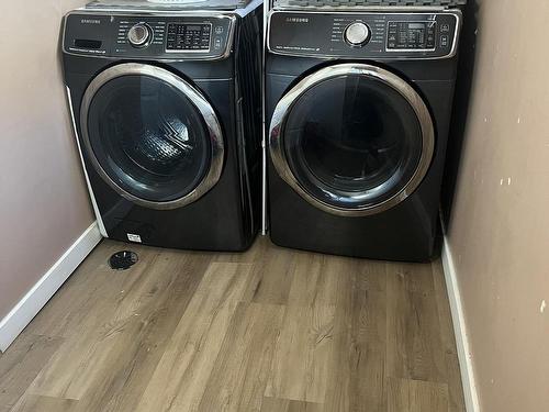 15004 88 Street, Edmonton, AB - Indoor Photo Showing Laundry Room