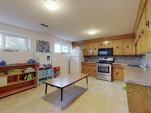 15004 88 Street, Edmonton, AB - Indoor Photo Showing Kitchen