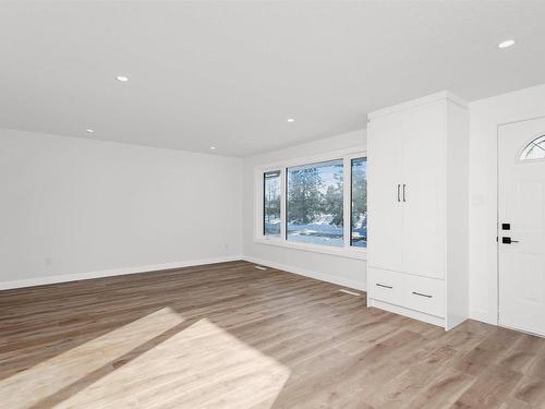 11332 57 Avenue, Edmonton, AB - Indoor Photo Showing Other Room