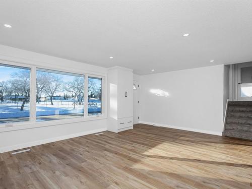 11332 57 Avenue, Edmonton, AB - Indoor Photo Showing Other Room