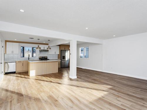 11332 57 Avenue, Edmonton, AB - Indoor Photo Showing Kitchen