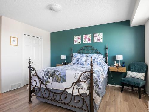 34 451 Hyndman Crescent, Edmonton, AB - Indoor Photo Showing Bedroom